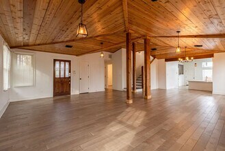 2016 Peoples St in Austin, TX - Building Photo - Building Photo