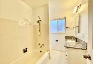 6382 14th Ave, Unit 6382 in Sacramento, CA - Building Photo - Building Photo