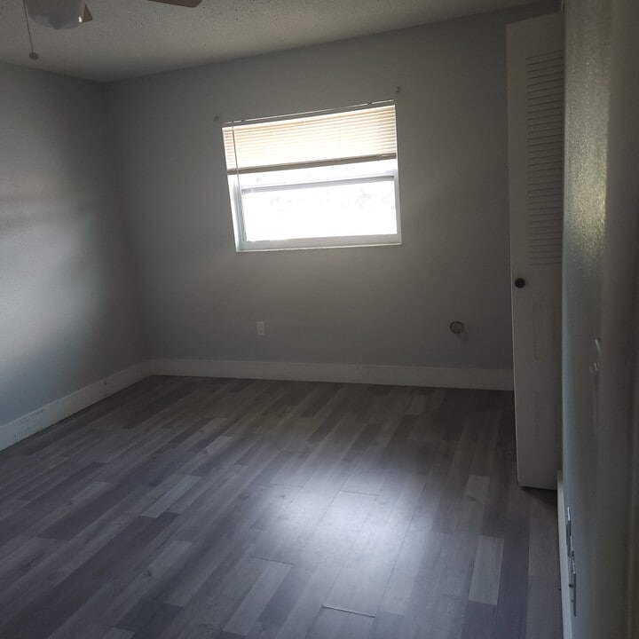 2341 Weber St, Unit 1 in Lakeland, FL - Foto de edificio