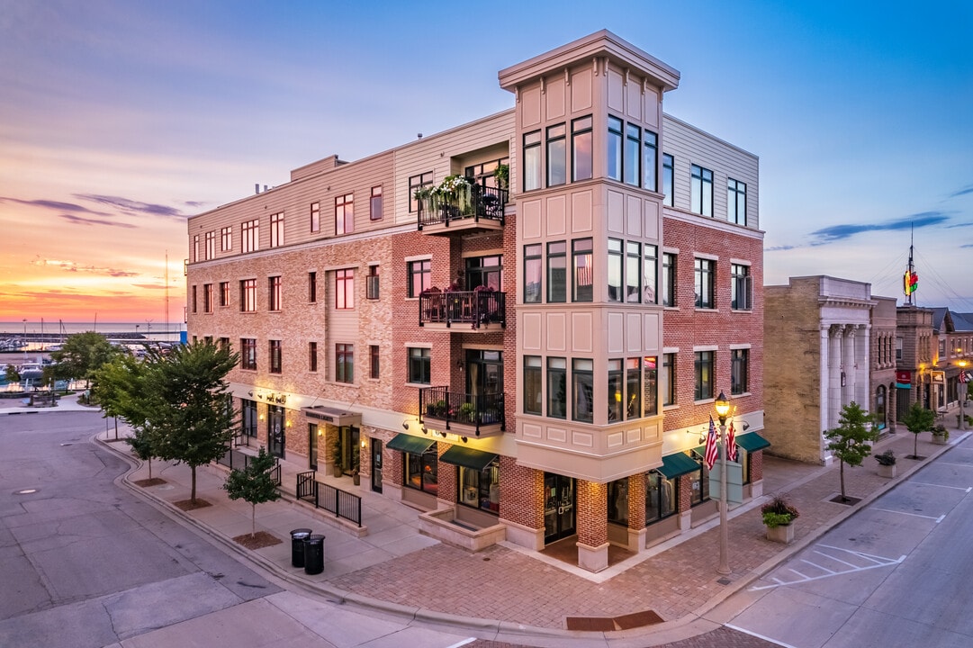 Harbour Lights in Port Washington, WI - Building Photo