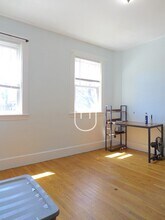 4 Wallingford Rd, Unit 3 in Boston, MA - Building Photo - Building Photo