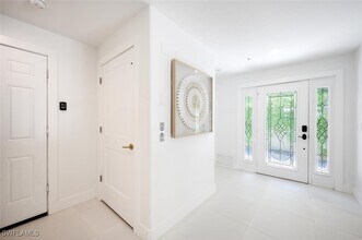 888 10th St S in Naples, FL - Building Photo - Building Photo