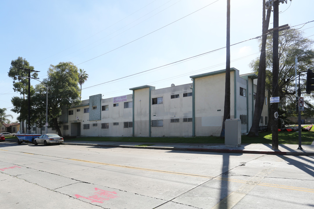 3018 W 67th St in Los Angeles, CA - Building Photo