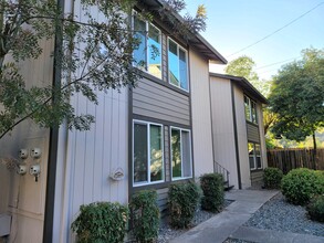 Alderwood Apartments in Ukiah, CA - Building Photo - Building Photo