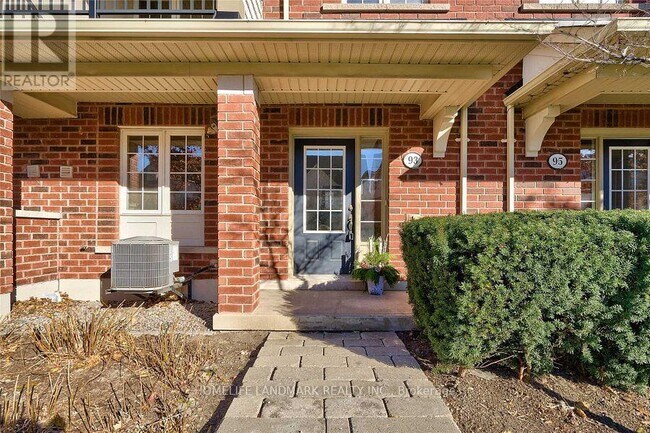 93 Georgian Dr in Oakville, ON - Building Photo - Building Photo