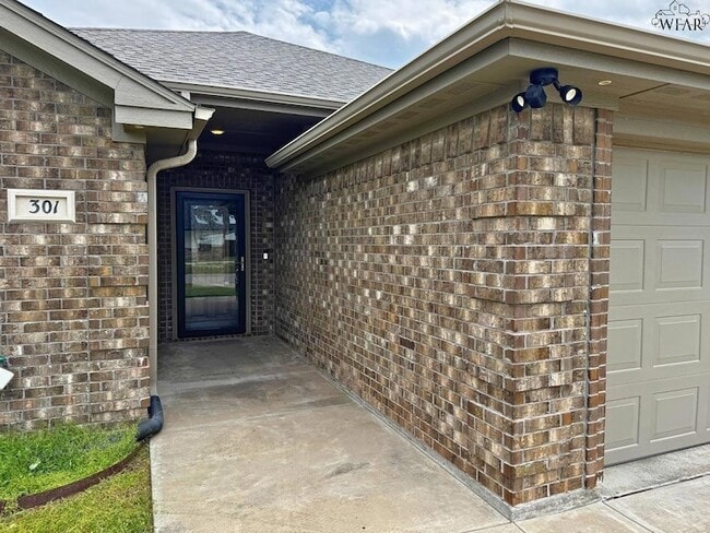 301 Mariners Wy in Wichita Falls, TX - Foto de edificio - Building Photo
