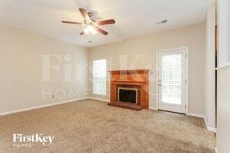 6928 Neuhoff Ln in Charlotte, NC - Building Photo - Building Photo