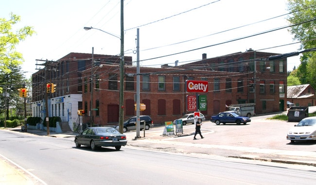 74-90 South St in Bristol, CT - Building Photo - Building Photo