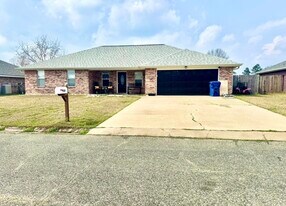1809 Briarwood St in Deridder, LA - Building Photo