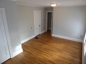 56 Madison St, Unit Apt B in Newton, NJ - Building Photo - Building Photo