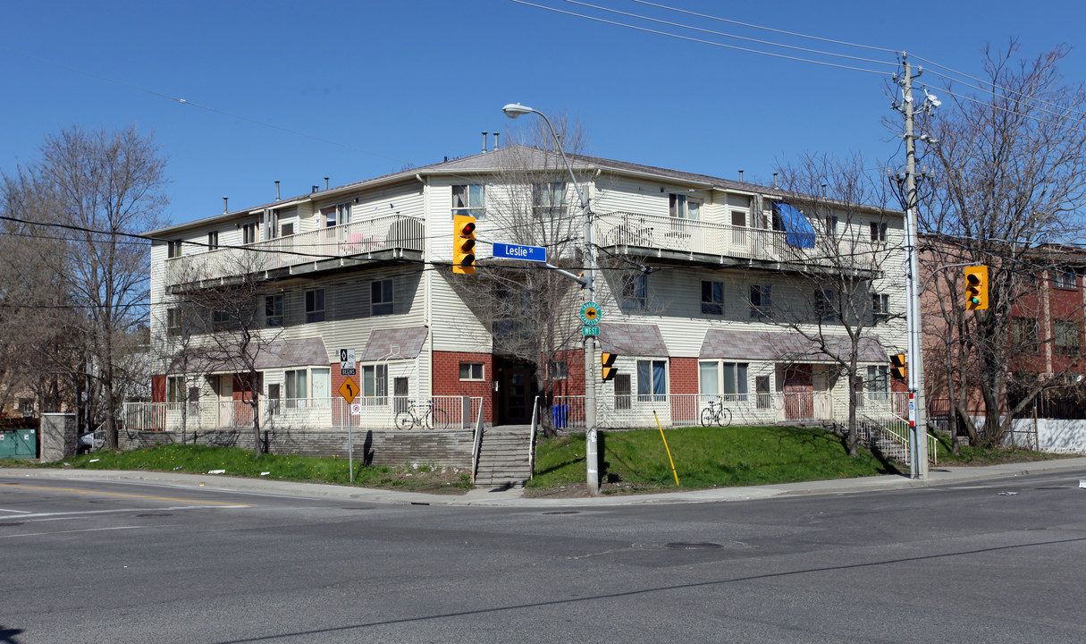 802 Eastern Ave in Toronto, ON - Building Photo