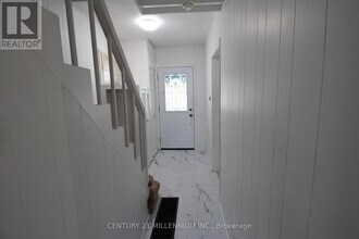 18 Glenvalley Dr in Toronto, ON - Building Photo - Building Photo