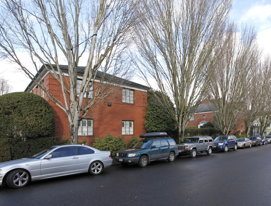 2167-2177 NW Irving St in Portland, OR - Building Photo