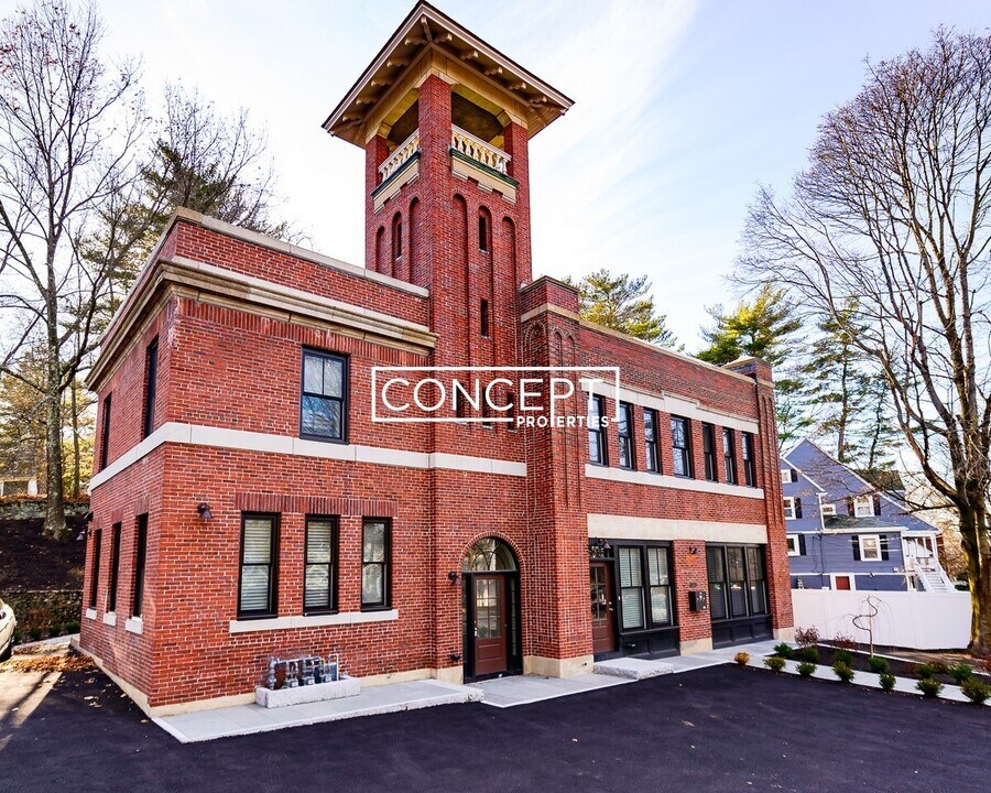 2042-2044 Beacon St in Newton, MA - Building Photo