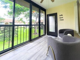340 Knotty Pine Cir in Greenacres, FL - Building Photo