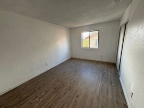 816 E Ave J-12 in Lancaster, CA - Building Photo - Building Photo