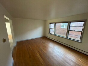 2242 73rd Ave-Unit -GW in Elmwood Park, IL - Building Photo - Building Photo