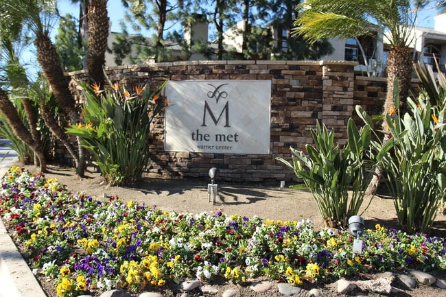 property at 5565 Canoga Ave