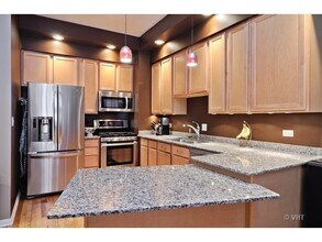 2429 N Clybourn Ave in Chicago, IL - Building Photo - Building Photo