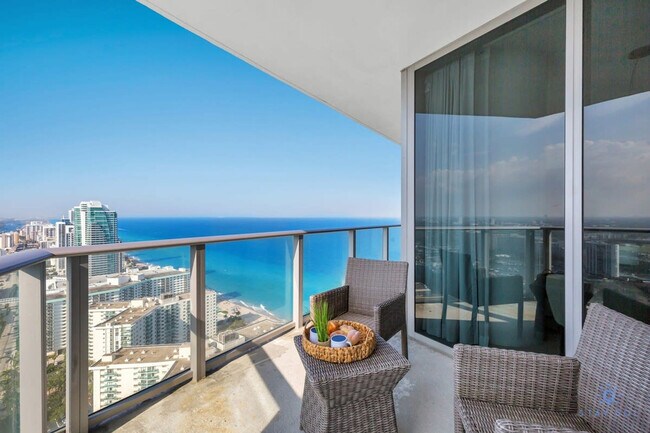 4111 S Ocean Dr in Hollywood, FL - Building Photo - Building Photo