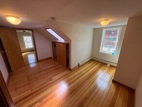 22 8th St, Unit 3 in Cambridge, MA - Foto de edificio - Building Photo