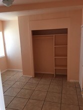 1358 E 42nd Pl, Unit B in Los Angeles, CA - Building Photo - Building Photo