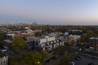 Albany Square Townhomes in Chicago, IL - Building Photo - Building Photo