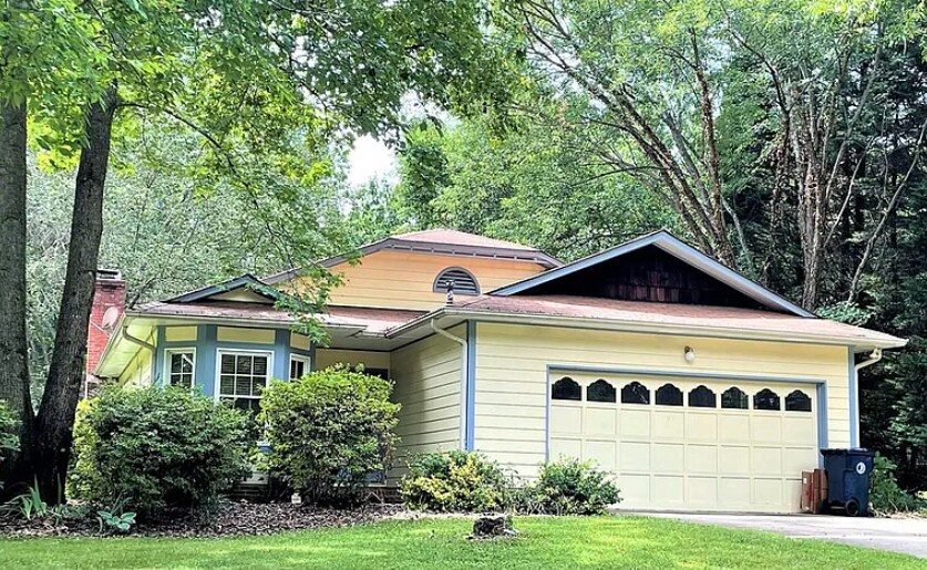 21225 Pine Ridge Dr in Cornelius, NC - Building Photo