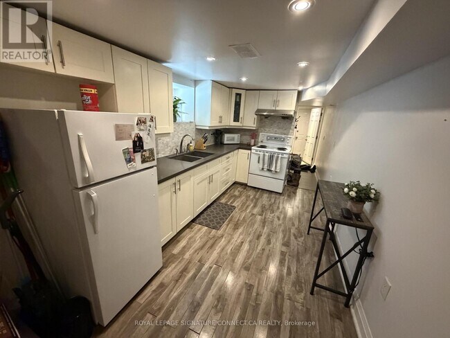 3 Rolyat St in Toronto, ON - Building Photo - Building Photo