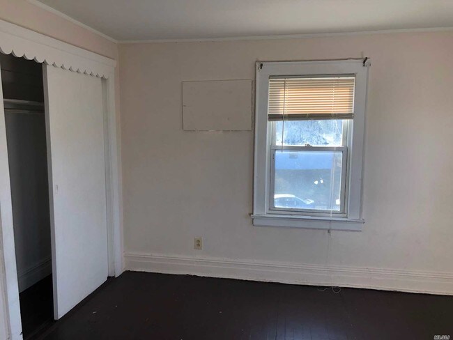 210 Pearl St-Unit -2L in Lawrence, NY - Building Photo - Building Photo