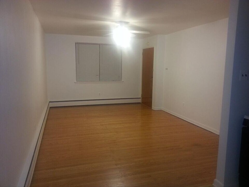 206 Furley St in Philadelphia, PA - Building Photo