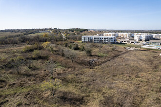 Slaughter Ln & Alderman Dr in Austin, TX - Foto de edificio - Building Photo