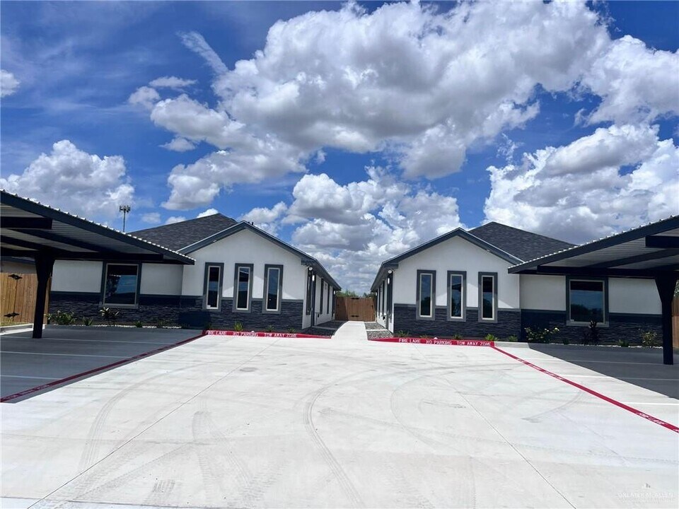 702 Palmer Rd-Unit -4 in Mission, TX - Foto de edificio