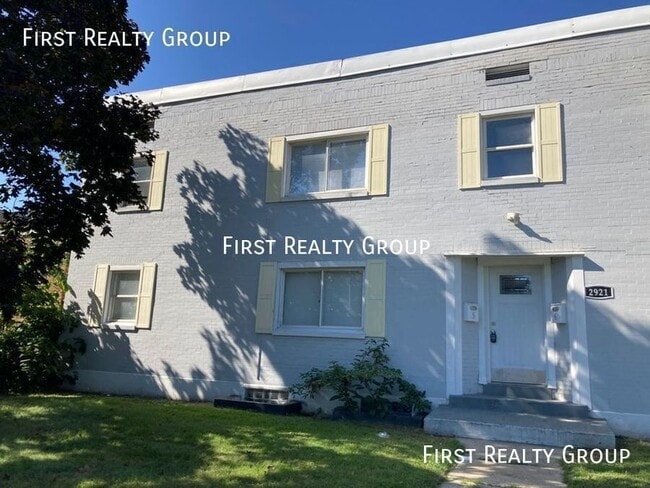 2921 N Main St in Dayton, OH - Building Photo - Building Photo