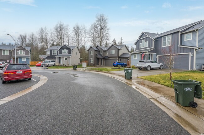 Royal Firs in Puyallup, WA - Building Photo - Building Photo