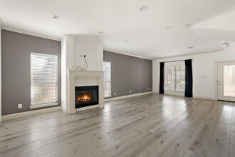 210 Le Grande Ave in Austin, TX - Building Photo - Building Photo