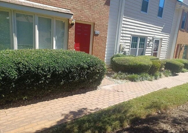 110 Holcomb Ferry Rd in Roswell, GA - Building Photo - Building Photo