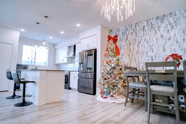 property at 5503 Sandcliff Ln