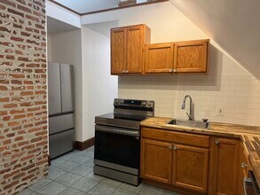 590 Weld St, Unit #2 in Boston, MA - Building Photo - Building Photo