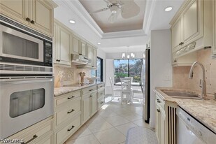 5964 Pelican Bay Blvd in Naples, FL - Building Photo