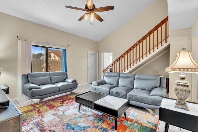 10240 NW 33rd Pl in Sunrise, FL - Building Photo - Building Photo