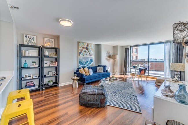 1715 Chicago Ave-Unit -815S in Evanston, IL - Building Photo - Building Photo