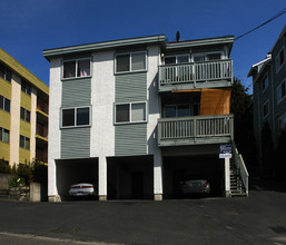 8728 Phinney Ave in Seattle, WA - Building Photo - Building Photo