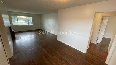 700 Riverdale Dr in Gladstone, OR - Building Photo - Building Photo