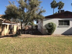 4924 S Hazelton Ln in Tempe, AZ - Foto de edificio - Building Photo