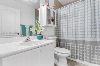 18520 NW 67th Ave in Hialeah, FL - Building Photo - Building Photo