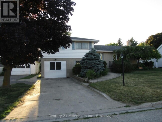 368 Princes St S in Kincardine, ON - Building Photo - Building Photo