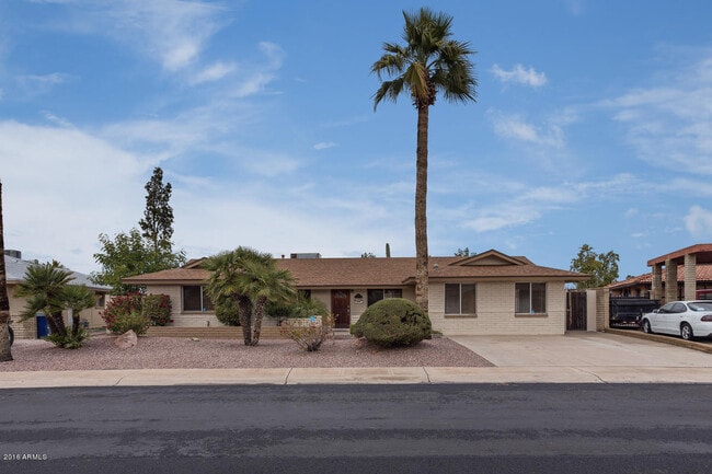 property at 610 E Malibu Dr