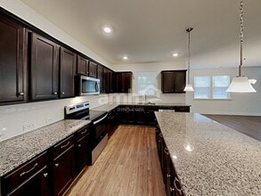 216 Lake Vista Dr in Loganville, GA - Building Photo - Building Photo