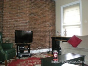 435 Hanover St in Boston, MA - Building Photo - Building Photo